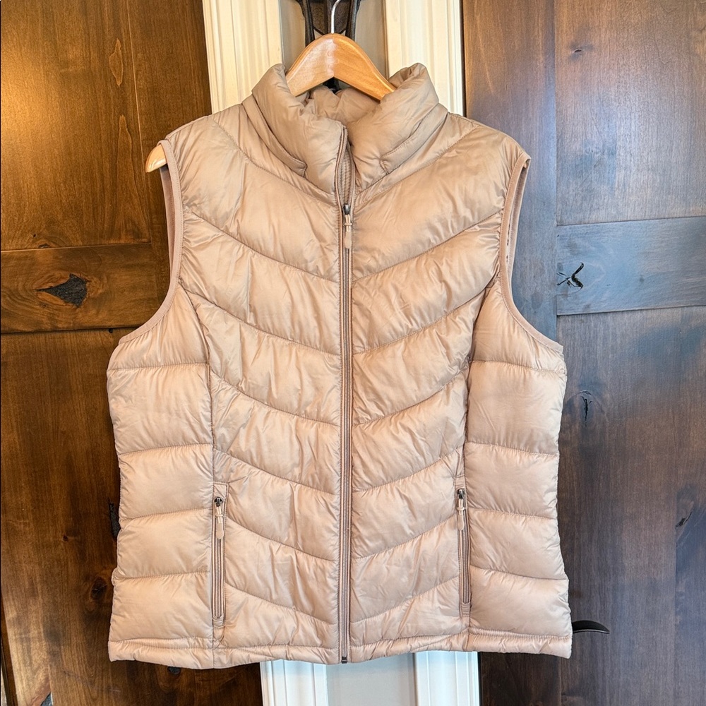 NWOT Women's Tan Puffer Vest XL